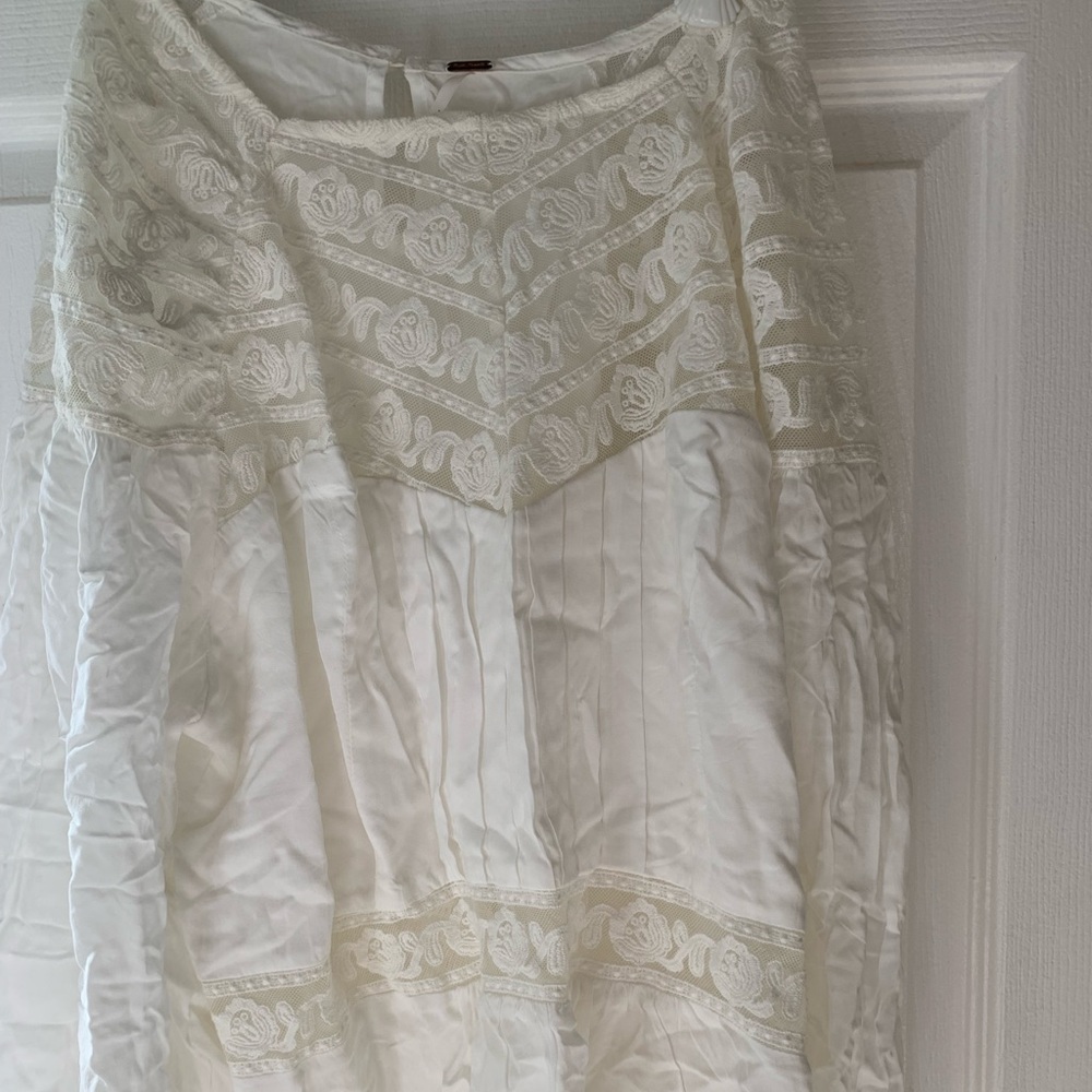 Free people size Xl white top NWOT